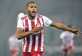 youssef el arabi delantero olympiakos