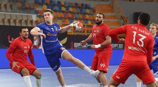 jugada partido balonmano Marruecos-Islandia