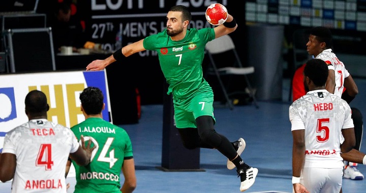 jugada partido balonmano Marruecos-Angola