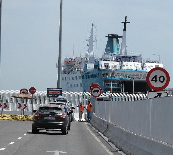 embarque buque a Tánger en el puerto de Algeciras