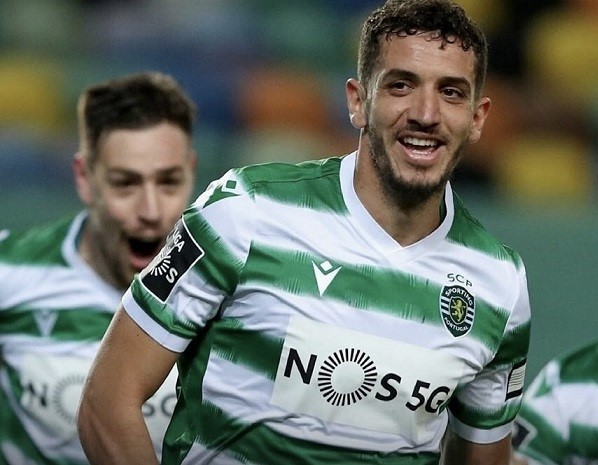 Zouhair Feddal celebra con la camiseta del Sporting Portugal