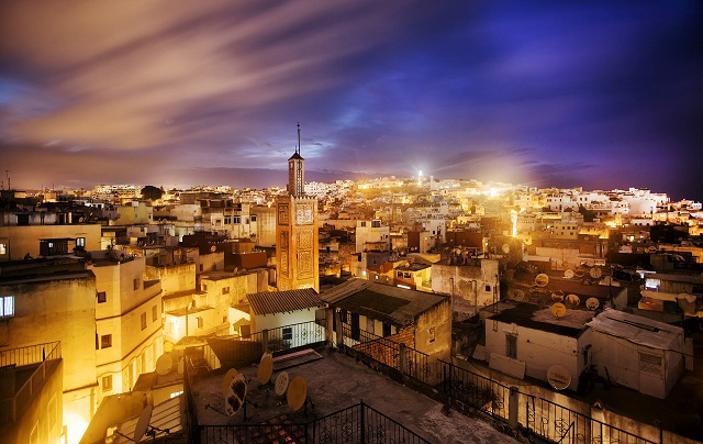 vista Tánger en la medina, de noche