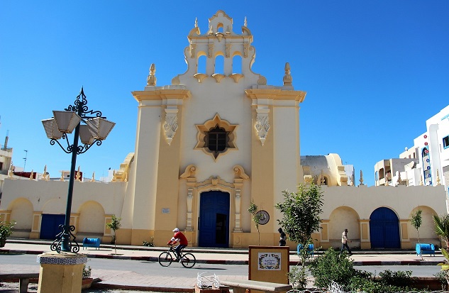 Fachada centro cultural Lerchundi de Martil