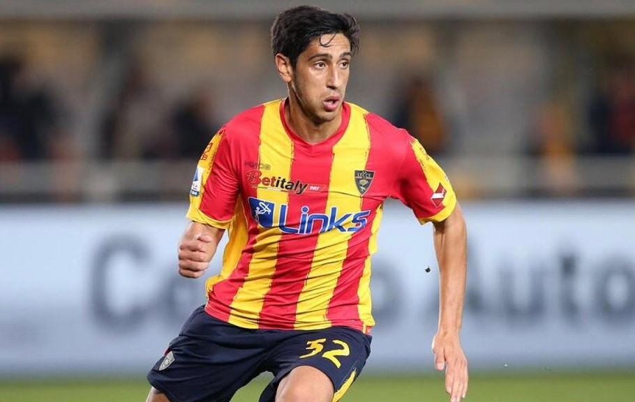 Youssef Maleh con la camiseta del US Lecce