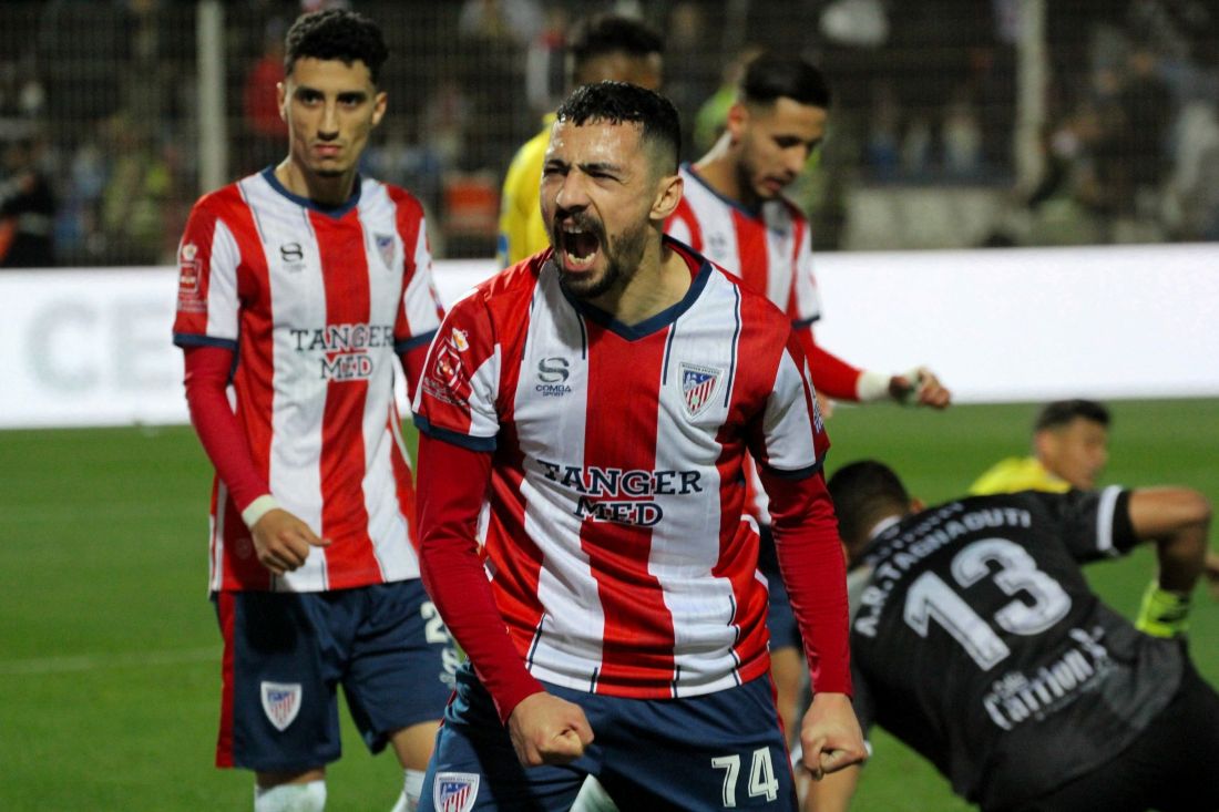 Celebración de un gol del MAT ante el RCAZ en el estadio Sania Ramel