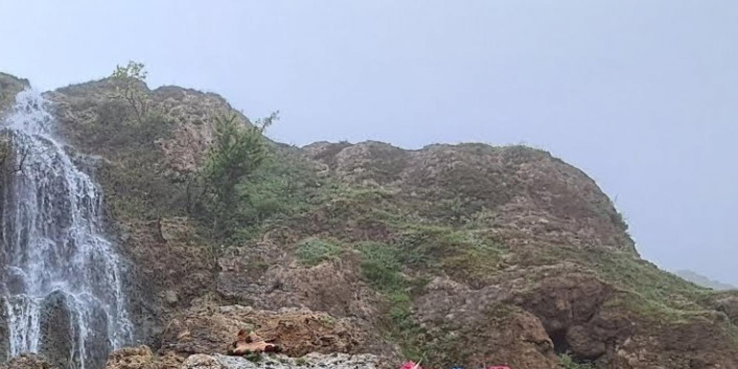 Cascada Aknan, vista parcial