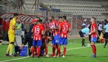 jugadores del MAT junto al banquillo durante su partido con el FUS