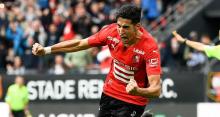 Nayef Aguerd celebra con el Stade Rennes